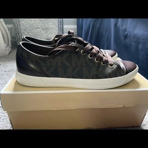 Michael kors chocolate jet set shoe
